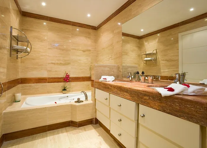 Appt 401-3-bed-heaven Beach-paseo-all Year Heated Pool-free Bikes *